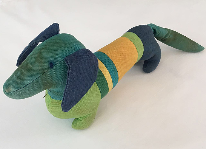 4) Das Olympia-Maskottchen Waldi, gekauft von Andrei Spitzer für seine Tochter Anouk, München, 1972