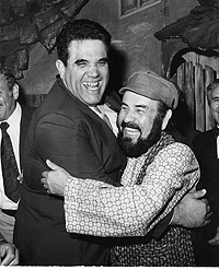 2) Yossef Gutfreund und der israelische Schauspieler Shmuel Rodensky am Abend vor dem Attentat im Deutschen Theater, München, 4. September 1972
