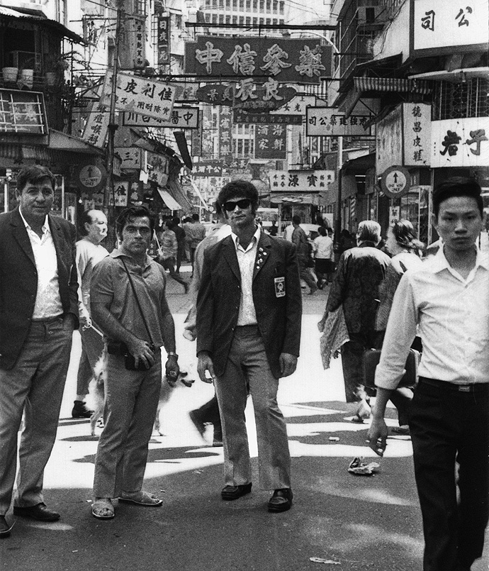 3) Ze’ev Friedman (Mitte) und Yossef Romano (rechts) bei den Asienmeisterschaften im Gewichtheben, Manila, Philippinen, 1971