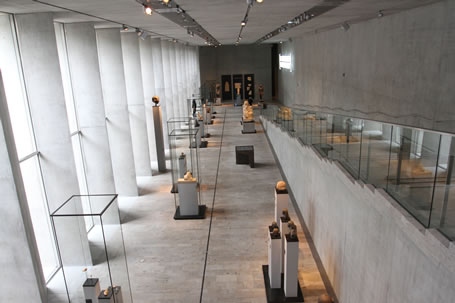 Das Museum zeigt altägyptische Kunst in einem spektakulären Gebäude inmitten des Kunstareals München