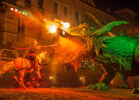 Der Further Drachenstich: Beispiel für ein historisches Festspiel in Bayern mit langjähriger Tradition - seit dem 17. Jahrhundert sicher belegt (Foto: Stadt Furth)