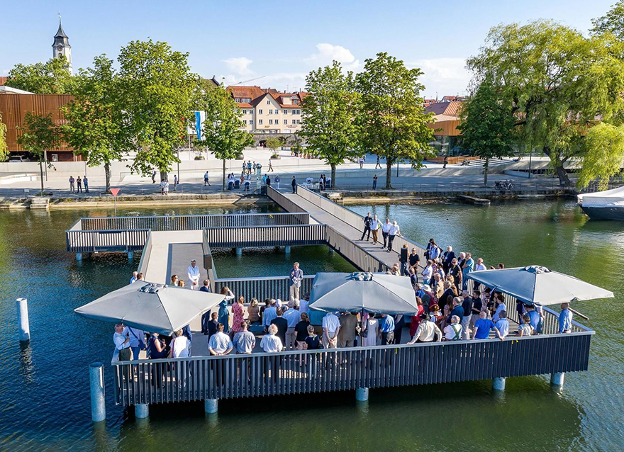 Jedes Jahr haben Nachwuchswissenschaftlerinnen und -wissenschaftler bei der Nobelpreisträgertagung in Lindau die Chance auf gegenseitigen Austausch und Diskussion mit weltberühmten Nobelpreisträgerinnen und -trägern (Foto: Christian Flemming)