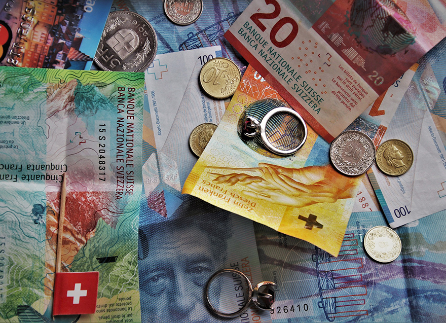 Unterstützung bayerischer Studentinnen und Studenten für ein Studium in der Schweiz - mit der Rüedi-Stiftung (Foto: pasja1000; Pixabay)