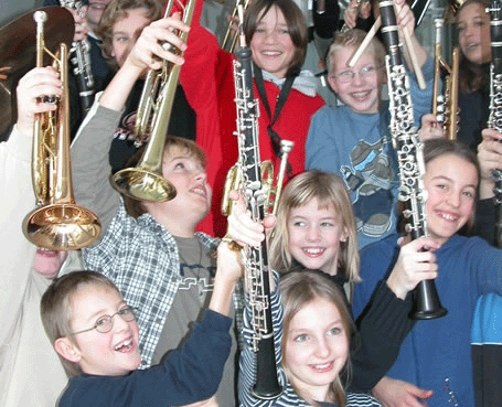Kinder mit Blasinstrumenten