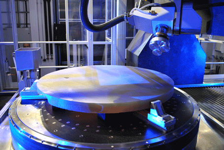 Der Technologiecampus Teisnach verfügt über die größte Optikmaschine der Welt