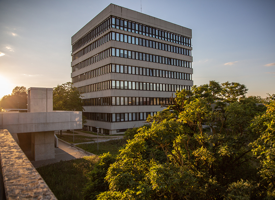 Das Sammelgebäude der Universität Regensburg (Foto: Antonia Pröls/UR)