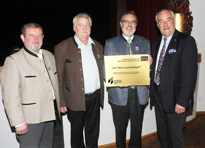 Kunstminister Dr. Ludwig Spaenle (rechts) gemeinsam mit Stadtrat Ludwig Bauer, Stadtrat Anton Heufelder und dem 1. Bürgermeister Josef Janker (v.l.n.r.)