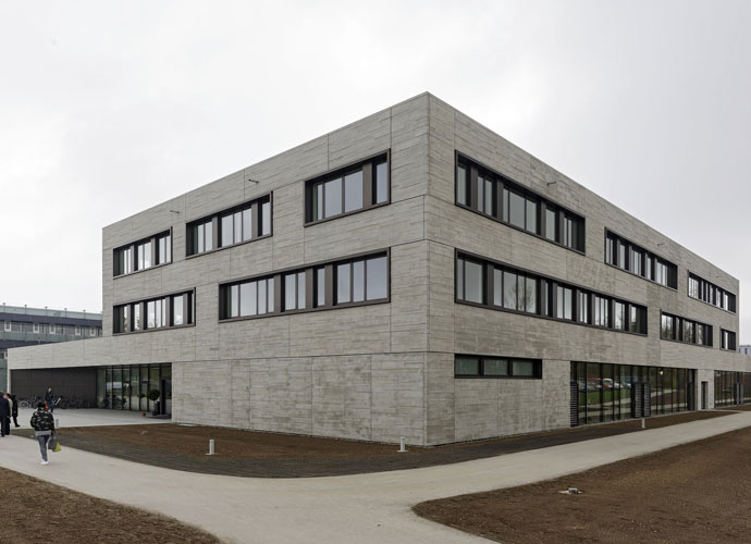 Das neue Gebäude der Fakultät Informatik und Mathematik bietet beste Voraussetzungen auf der Höhe der Zeit