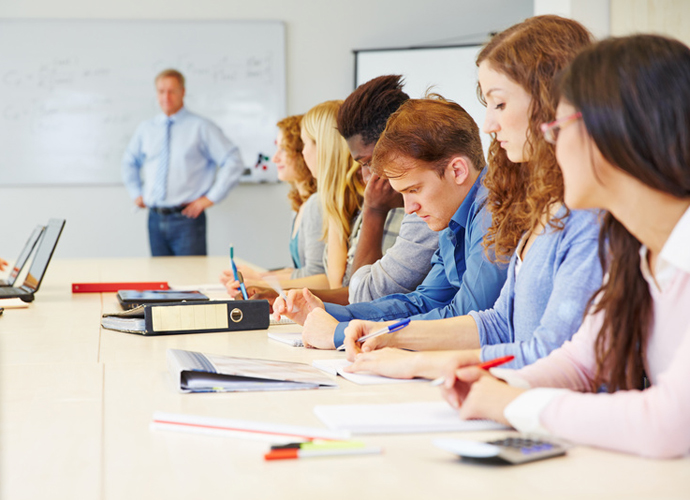 Herausragende Studierende werden in Elitestudiengängen zu fachlichen Spitzenleistungen geführt