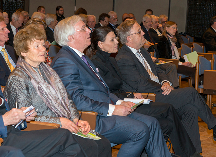 Wissenschaftsministerin Prof. Dr. Marion Kiechle im Auditorium neben Ministerialdirigent Dr. Michael Mihatsch (r.)