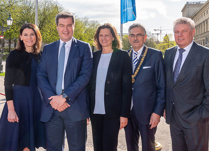 Ministerpräsident Dr. Markus Söder, die Staatsministerinnen Prof. Dr. Marion Kiechle und Ilse Aigner, TU-Präsident Prof. Dr. Wolfgang A. Herrmann und Münchens Oberbürgermeister Dieter Reiter freuten sich über das Universitätsjubiläum