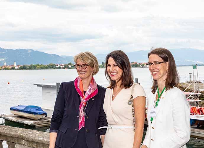 Bundesbildungsministerin Anja Karliczek, Wissenschaftsministerin Marion Kiechle und Kuratoriumsvorsitzende Gräfin Bettina Bernadotte bei der Eröffnung der 68. Nobelpreisträgertagung