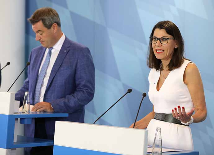 Wissenschaftsministerin Kiechle und Ministerpräsident Söder bei der Pressekonferenz nach dem Ministerrat