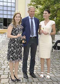 Weinkönigin Klara Zehnder, Sammlungsdirektor Dr. Florian Knauß und Staatsministerin Prof. Dr. med. Marion Kiechle (v.l.)