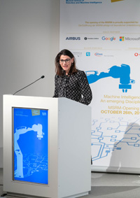 Wissenschaftsministerin a. D. Prof. Dr. med. Marion Kiechle spricht ein Grußwort.