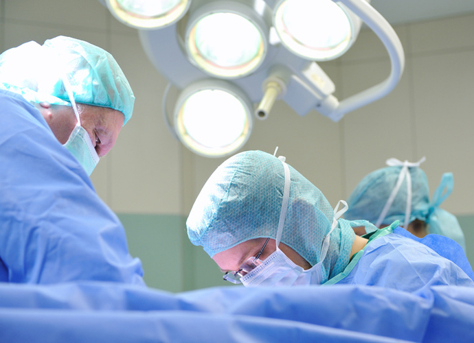 Medizin studieren - auch ohne Spitzenabitur: Der neue Staatsvertrag erhöht durch die Berücksichtigung von schulnotenunabhängigen Kriterien die Chancen für junge Menschen, sich erfolgreich um einen Studienplatz zu bewerben