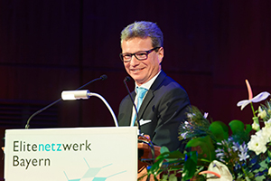 Wissenschaftsminister Sibler bei der Absolventenfeier des Elitenetzwerk Bayern