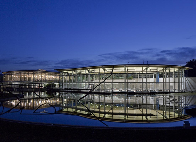 Die OTH Regensburg bietet mit acht Fakultäten vielfältige Studienmöglichkeiten - von Ingenieurwissenschaften, Informatik und Maschinenbau über Architektur und Mikrosystemtechnik bis zu Sozial- und Gesundheitswissenschaften, Betriebswirtschaft und Elektro- und Informationstechnik