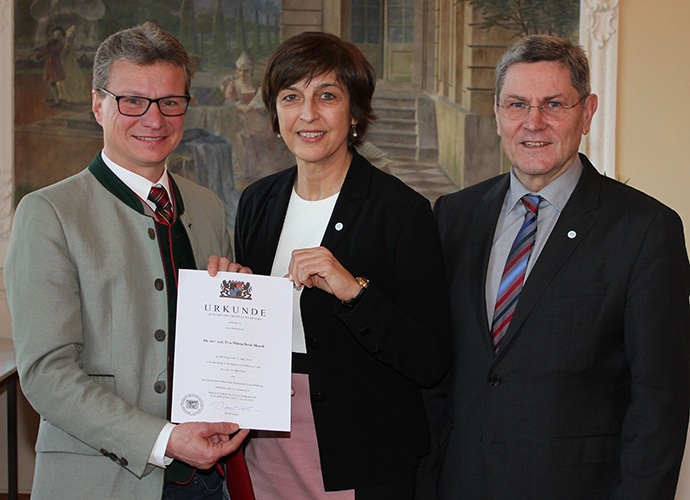 Wissenschaftsminister Bernd Sibler überreichte Prof. Dr. Eva-Maria Beck-Meuth ihre Ernennungsurkunde und dankte Prof. Dr. Wilfried Diwischek für seine erfolgreiche Tätigkeit als Hochschulpräsident