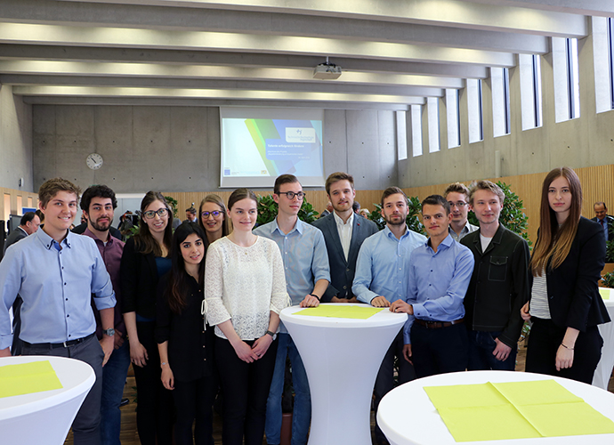 Studentinnen und Studenten aus dem Talentförderprogramm „THI Talents“ und Stipendiaten der Technischen Hochschule Ingolstadt