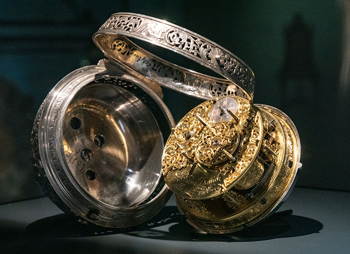 Die Ausstellung im Museum Friedberg zeigt viele historische Schätze, wie diese fein gearbeitete Friedberger Kutschenuhr von Johann Daniel Delle (1708-1771)