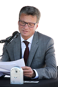 Staatsminister Bernd Sibler las aus dem Werk von Carry Brachvogel