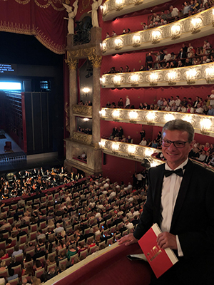Kunstminister Bernd Sibler in Vertretung für Herrn Ministerpräsidenten Dr. Markus Söder bei der Premierenvorstellung