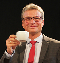 Staatsminister Bernd Sibler bei der Ausstellungseröffnung