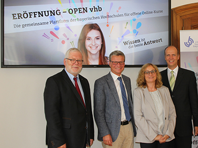 Wissenschaftsminister Bernd Sibler (2.v.l.) zusammen mit dem Präsidenten der vhb Prof. Dr. Dr. habil. Godehard Ruppert, dem Vizepräsidenten der vhb Prof. Dr. Robert Grebner sowie vhb-Geschäftsführerin Dr. Steffi Widera (v.l.n.r.)