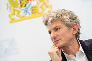 Dr. Andrea Lissoni