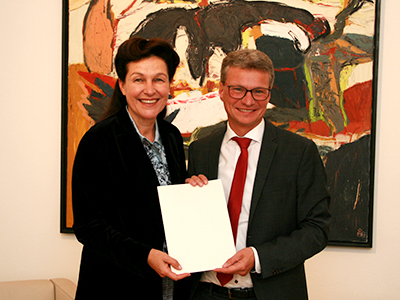 Staatsminister Bernd Sibler (r.) mit der HFF-Präsidentin Prof. Bettina Reitz
