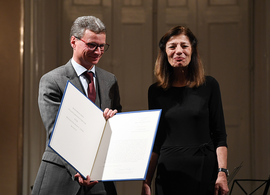 Kunstminister Bernd Sibler (l.) bei der Verleihung des Jean-Paul-Preises 2019 an die Autorin Ursula Krechel