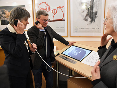 Kunstminister Bernd Sibler und Bayreuths Oberbürgermeisterin Brigitte Merk-Erbe an der inklusiven Info-Station