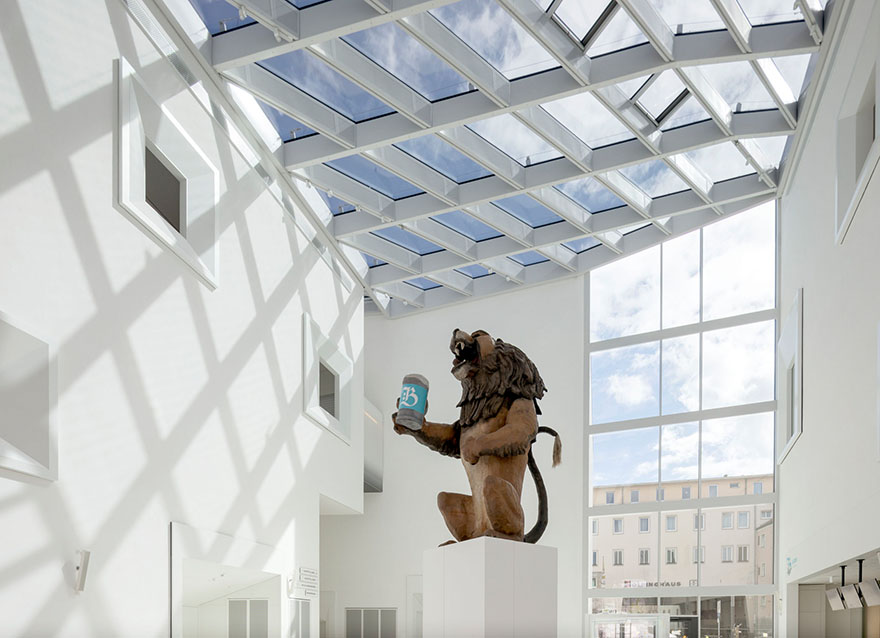 Das Museumsfoyer mit dem Präsentator
© Haus der Bayerischen Geschichte | Foto: www.altrofoto.de