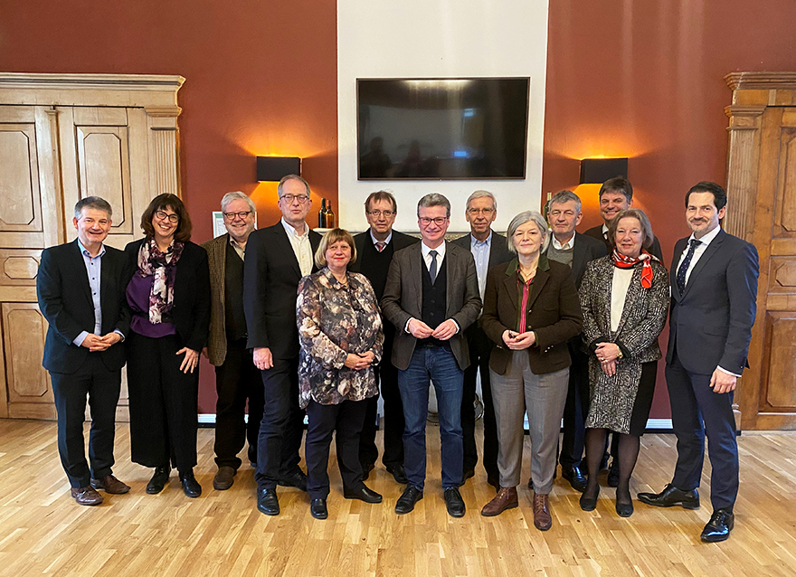Wissenschaftsminister Bernd Sibler mit den Präsidentinnen und Präsidenten der bayerischen Universitäten bei der Wintersitzung von Universität Bayern e.V. am 16. Januar 2020 auf Schloss Burgellern in Scheßlitz/Burgellern (Personenverzeichnis siehe unten)