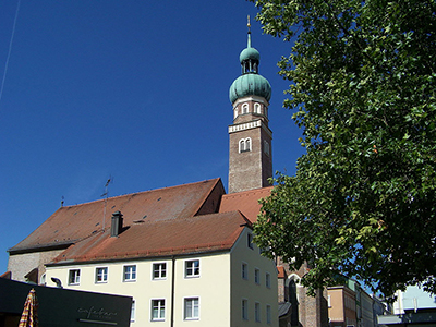 Außenansicht der katholischen Filialkirche St. Veit in Straubing