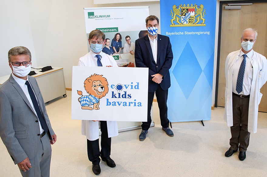 Foto: Ministerpräsident Dr. Markus Söder (2.r.) stellte zusammen mit Wissenschaftsminister Bernd Sibler (l.) und Prof. Dr. Christoph Klein (2.l.) sowie Prof. Dr. Johannes Hübner (r.) die Studie COVID-Kids Bavaria vor