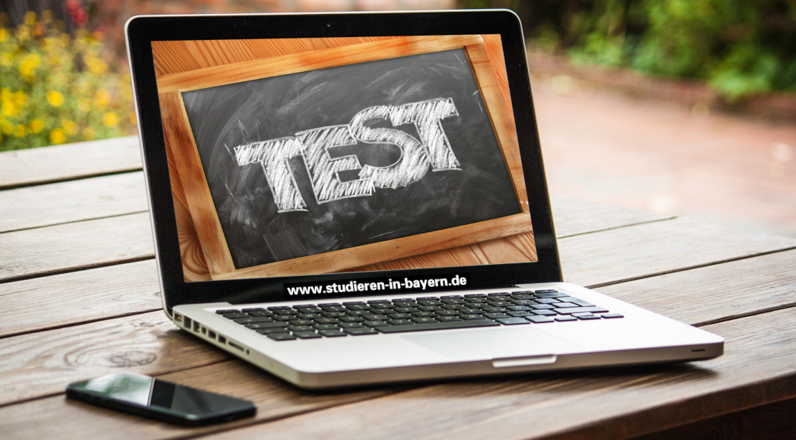 Elektronische Fernprüfungen an Bayerischen Hochschulen: Rechtliche Grundlagen werden vorgestellt; durch Klick auf das Bild werden Sie zu YouTube weitergeleitet