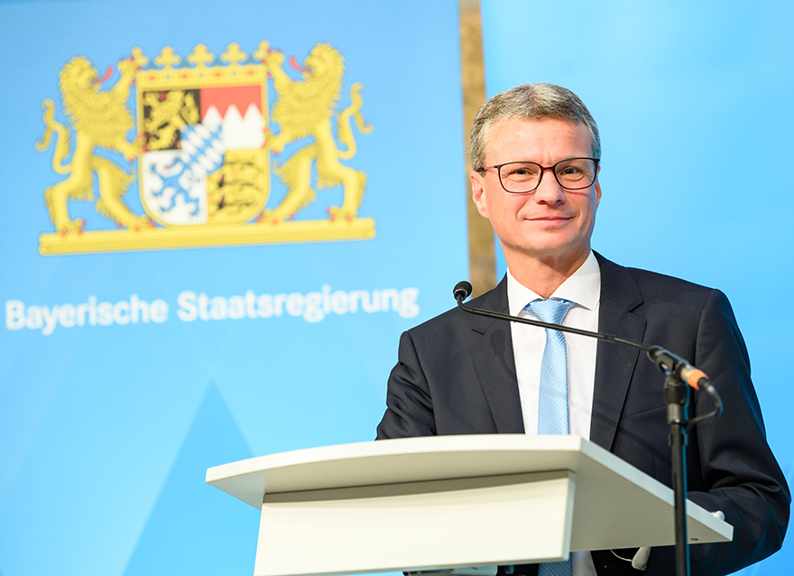 Kunstminister Bernd Sibler stellt neue Hilfsprogramme für Kunst- und Kulturschaffende in Bayern vor