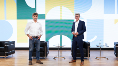 Kunstminister Bernd Sibler (r) mit Kulturveranstalter Till Hofmann