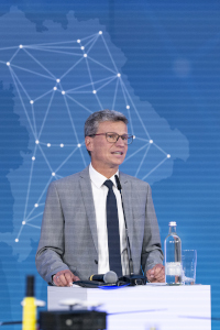 Wissenschaftsminister Bernd Sibler beim Hightech Summit in Passau