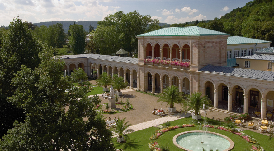 Der vom königlichen Architekten Friedrich von Gärtner entworfene Arkadenbau in Bad Kissingen wurde ab 1834 erbaut