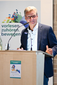 Kunstminister Bernd Sibler spricht bei dem Festakt auf Schloss Blutenburg