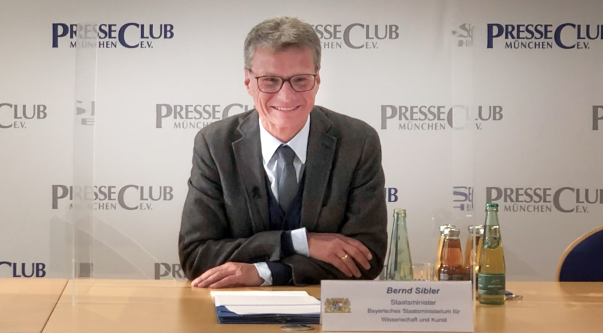 Wissenschaftsminister Bernd Sibler bei der Pressekonferenz zum Beginn des Wintersemesters 2021/2022