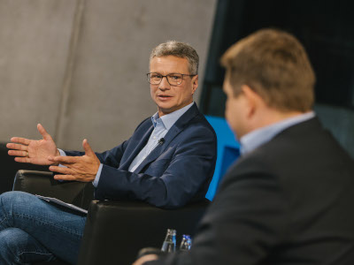 Wissenschaftsminister Bernd Sibler (li.) im Gespräch mit Professor Markus Kaiser