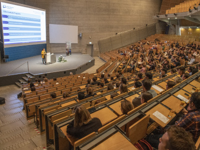 Das Get Together der neuen Elitenetzwerk-Mitglieder im Audimax der TU München (© Wolfgang Maria Weber)