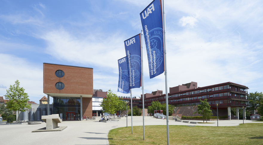 Fakultätsgebäude der FAU Erlangen-Nürnberg (© FAU/David Hartfiel)