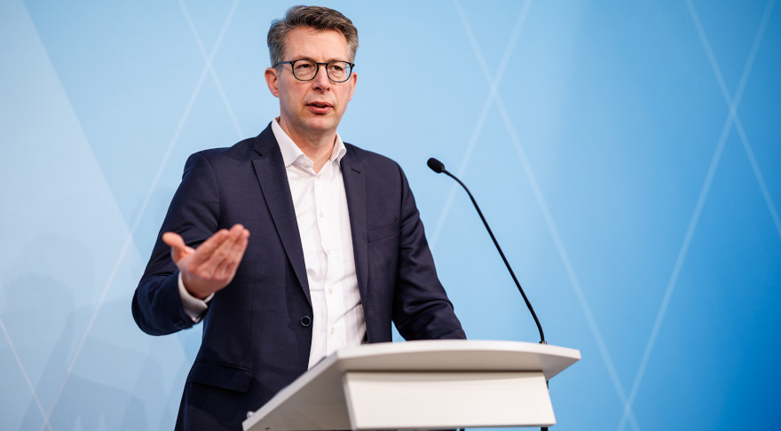 Wissenschaftsminister Markus Blume bei der Pressekonferenz nach der Ministerratssitzung (© Bayerische Staatskanzlei)