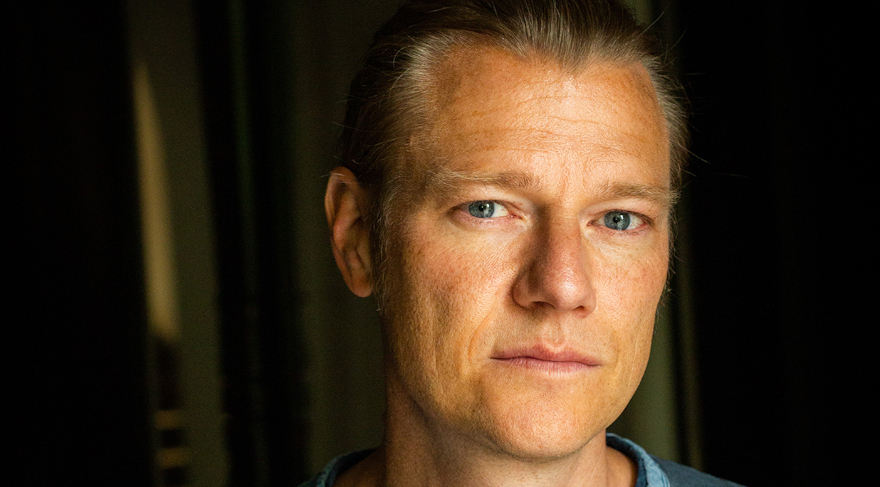 Der Schriftsteller Nico Bleutge (© Dirk Skiba)