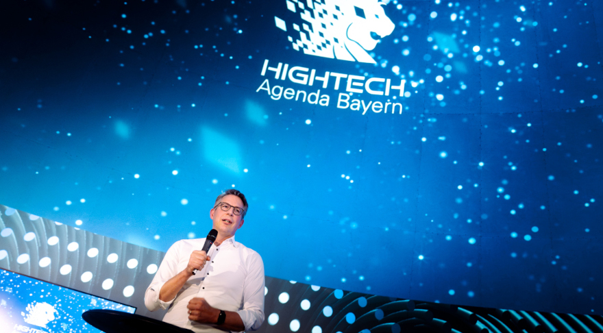 Wissenschaftsminister Markus Blume spricht bei der Eröffnung des Festivals der Zukunft (© StMWK/Axel König)